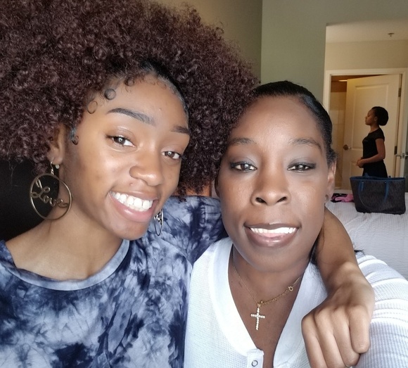 🙋🏽♀️WELCOME TO OUR CLOSET👋 - Picture 3 of 3